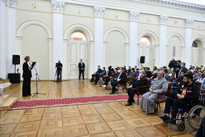 Armenia President hosts servicemen wounded in recent war