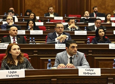«Ժողովուրդ». Ամեն ինչի նկատմամբ անտարբեր․ Մակունցի եւ Սիմիդյանի աշխատանքային ոճը կտրուկ փոխվել է