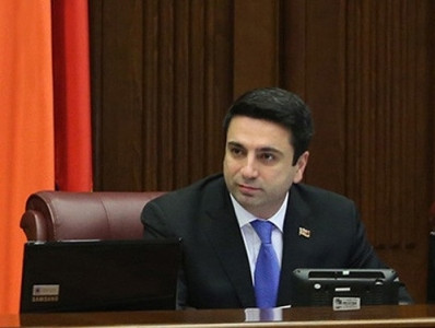 «Ա՜, չգիտեմ, Քոչարյանի դատն ա». ԱԺ-ում Ալեն Սիմոնյանի բարձրախոսից լսվեց Փաշինյանի ձայնային հաղորդագրությունը (տեսանյութ)