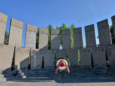 Wreath is laid on behalf of President at Yerevan military pantheon