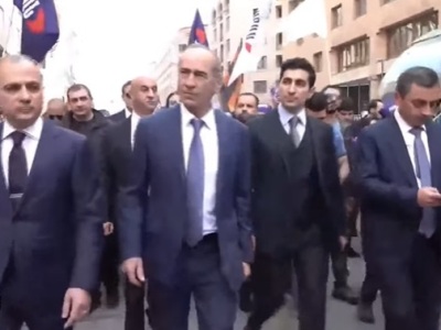 Leaders of Armenia alliance joins citizens who gathered at Freedom Square in Yerevan