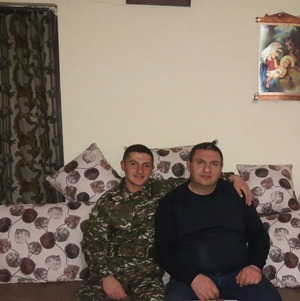 Ձեր տղան ի՞նչ հետք է թողել պարոն վարչապետ, որ ասպետի անունն էլ չեք կարդում. զոհվածի հայր