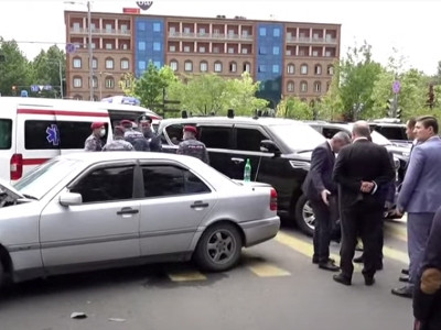 2 citizens injured after driver of car escorting Armenian acting PM gets into accident, undergoing checkups