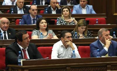 «Հրապարակ». ԲՀԿ-ն չի ուզում Փաշինյանի հետ առճակատման գնալ, բայցև չի ուզում ասեն՝ «ԲՀԿ-ն իշխանության հետ խաղերի մեջ է»