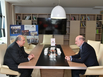 Armenia President visits Skolkovo Moscow School of Management
