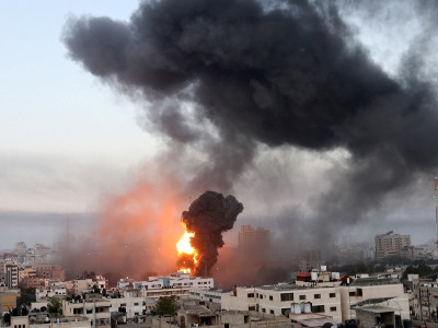 Israel's missile strike destroys tall building in central Gaza where offices of mass media were located