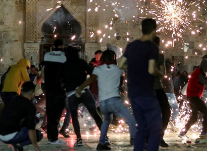 Clashes between Arabs, police continue in Israel Friday night