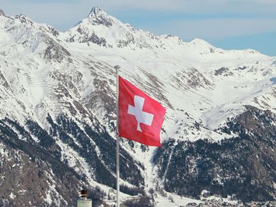 2 skiers in Switzerland killed in avalanche