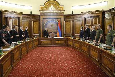Newspaper: Armenia’s Pashinyan turns Security Council into place where everyone can get it