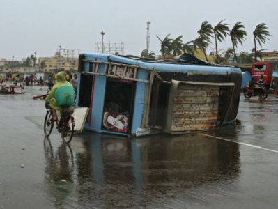 India hit by storm: 27 people killed, almost 100 missing