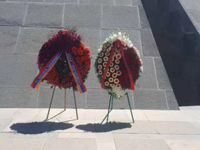 Wreaths on behalf of ex-President Sargsyan, former ruling party are laid at Armenian Genocide Memorial (PHOTOS)