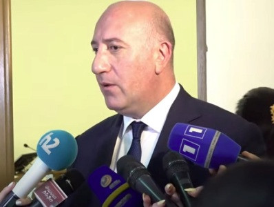 Armenia deputy defense minister tells reporters to follow official news from MOD