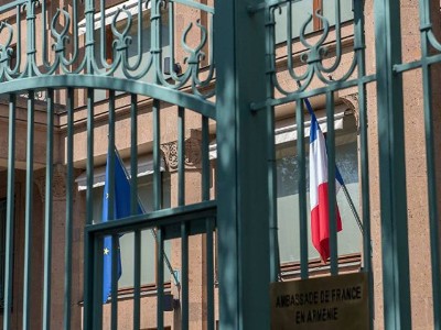 Artsakh refugees protest outside France embassy in Yerevan