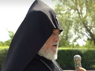 Catholicos of All Armenians visits Sardarapat Memorial, again separate from state officials