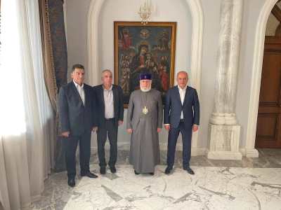 Armenia National Security Service Reserve Officers' Union members meet with His Holiness Karekin II