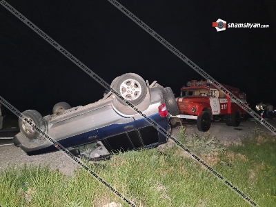 Կոտայքի մարզում բախվել են Mercedes-ն ու Mitsubishi Pajero io-ն. վերջինս գլխիվայր շրջվել է. կան վիրավորները (ֆոտո)