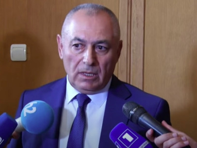 Armenia acting emergency situations minister says he's concerned about situation in army
