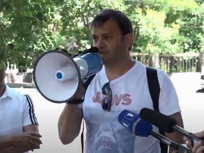 Missing soldiers’ relatives stage picket outside Russia embassy in Armenia
