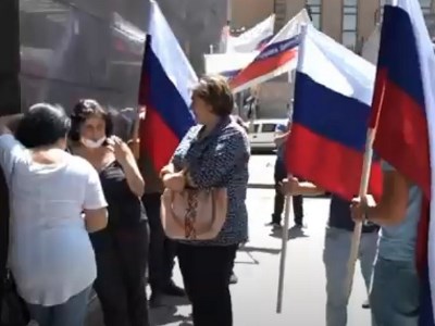 Missing Armenian soldiers' relatives hand letter to Russia Embassy with request to solve captives' issue