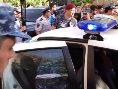 Armenia Police: 3 citizens apprehended during protest demanding acting health minister's resignation