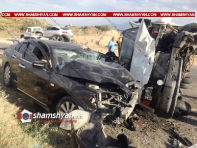 Կոշում բախվել են Kia-ով բարձված ավտոքարշակն ու Nissan-ը. Kia-ն գլխիվայր շրջվել է. 8 վիրավորներից 5-ը երեխաներ են (ֆոտո)