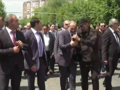 Pashinyan conducts procession in Abovyan