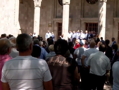 Քիչ առաջ մի քաղաքացի է ձերբակալվել կապիտուլյանտի քարոզչական հավաքին «Նիկոլ, դավաճա՛ն» գոչելու համար. Ռուբեն Մելիքյան