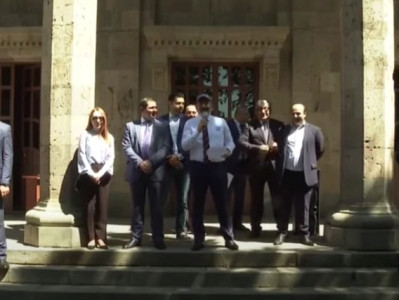 «Մարտունեցին երբեք չի ծախվում». Փարաքարում քարոզարշավի ժամանակ մի կին՝  Փաշինյանին