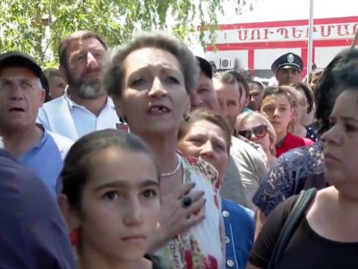 Խնդրում եմ ձեզ, հատուկ պարոն Պապիկյանին, քայլեք մեր նորակառույց ասֆալտի վրայով. Համայնքի ղեկավար