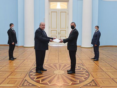 Newly appointed Ambassador of Italy presents Letters of Credence to Armenia President