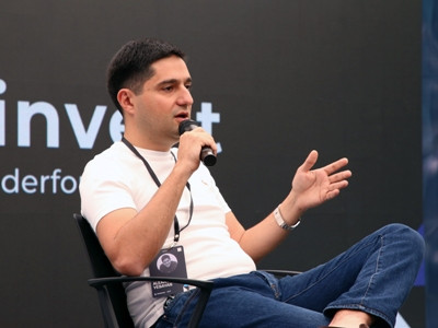 Ալեքսանդր Եսայանը որպես հիմնական զեկուցող մասնակցել է Reinvent by Renderforest 2021 կոնֆերանսին