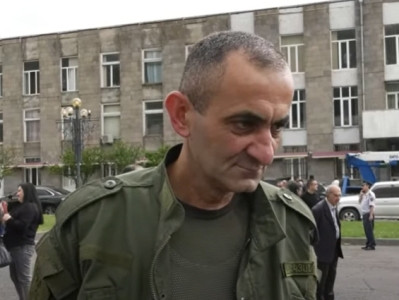 Բանակի կողքը պետք է կանգնի կամավորականը, որովհետեւ կամավորականը կարողանում է թուրքին «աբառոտկա ֆռալ». Արարատ Աղաբեկյան