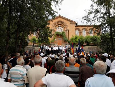 «Ավագանու անդամ Կոտոլյան Արմենի սանիկն եմ, զանգեց ասաց՝ կմոտենաս վարչապետին, կխոսես․ ո՞նց եք»․ քաղաքացին՝ Փաշինյանին