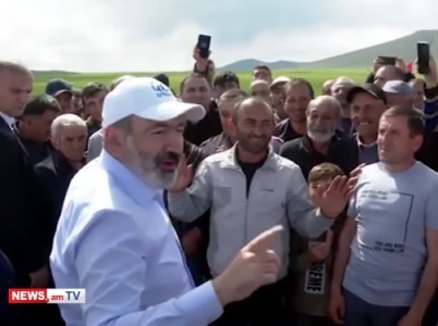 «Կամերան հլը էն կողմ տար. ասել եմ, դրանց սաղին բռնելու ենք, շինենք». Փաշինյան