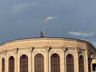168.am: Armenia acting PM in Gyumri, snipers on roof of city council