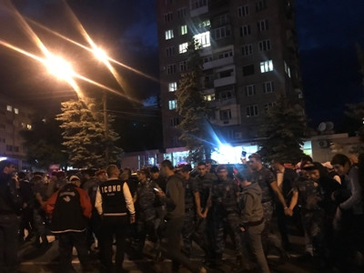 Armenia acting PM holds march with twice as many security and police officers in Vanadzor (PHOTO)