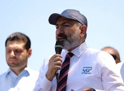 «Իրավունք». Իջևանի բնակիչ, Փաշինյանի հարևանուհի Թելինե Մկրտումյանը Ապարանում ներկայացել է որպես Ապարանի բնակիչ