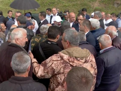 Armenia villager to Nikol Pashinyan: Yard of Turk's house is in front of our military post