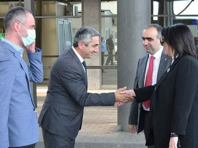 Armenia, Georgia customs officials meet at Bagratashen border checkpoint