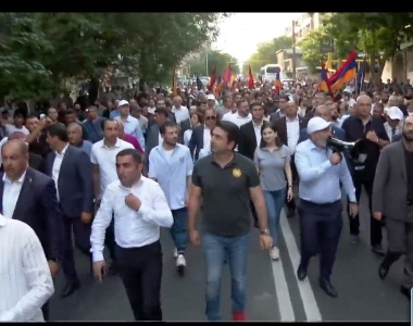 Armenia acting PM holds march in Yerevan district, warns those involved in electoral fraud about consequences