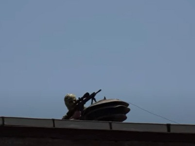 Sniper spotted on rooftop during Armenia acting premier’s visit to Goris town