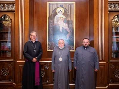 His Holiness Karekin II hosts Bishop of Coventry