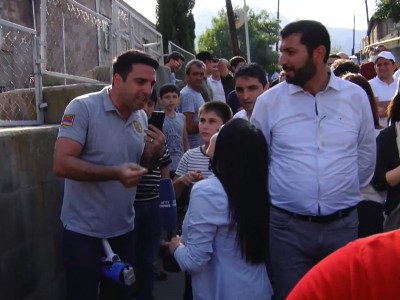 Armenia Parliament Deputy Speaker interferes in work of Tert.am's reporter, urges her to leave premises