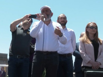«Պառկեք ասֆալտին, սելֆի արեք ու տեղադրեք ձեր պաշտոնական էջերում». Փաշինյանը՝ սյունեցի պաշտոնյաներին