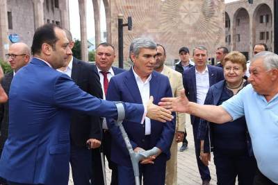 «Հրապարակ». Պայքար արեւմտամետ մանդատի համար
