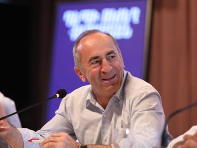 Քոչարյանը Մարտունիում անեկդոտ պատմեց փորձարարական ճագարների մասին. մտածում էին՝ սեքսով են զբաղվում, պարզվեց՝ բուծում են