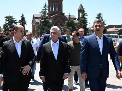 «Պատիվ ունեմ» դաշինքը Շիրակի մարզում է. Վանեցյանն ու Սերժ Սարգսյանը Գյուրիում հանդիպում են բնակիչների հետ