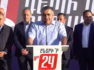 Արմեն Ռուստամյան. Ո՞ր քաղաքակիրթ երկրում է ընդունված, որ վարչապետի թեկնածուն մուրճով վազվզի