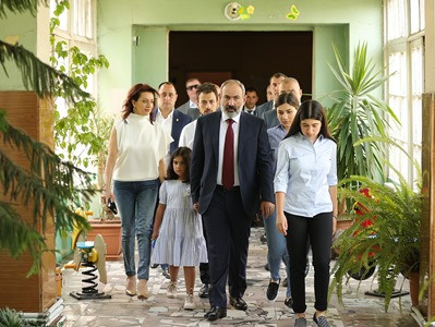 Armenia acting PM comes to election precinct with his family