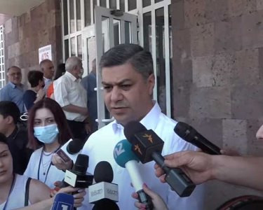 Armenia "I Have the Honor" bloc candidate for PM: Authorities are in agony
